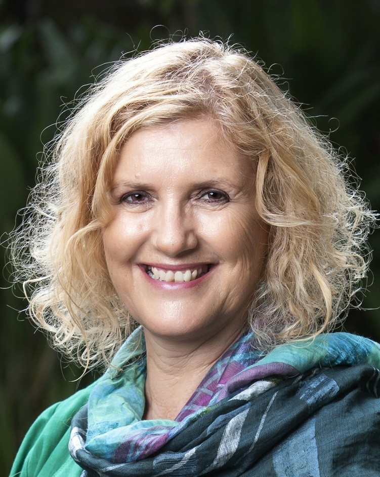 Julie Prof headshot